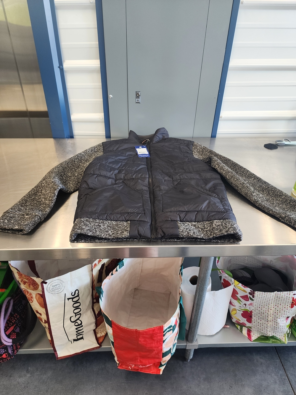 Men's Quilted Puffer Jacket with Knit Sleeve Panels - Black & Gray